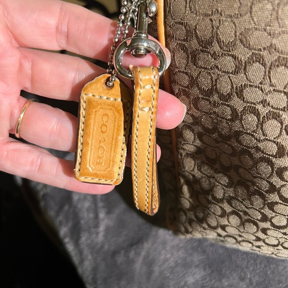 Coach Vintage Bundle - Large Cosmetic Bag organiser and matching wristlet. - Picture 16 of 16